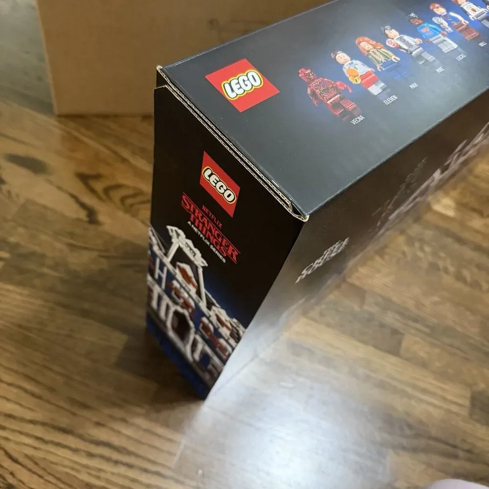 LEGO Stranger Things Creel House 11370 Brand New Sealed IN HAND with Extra YOTH